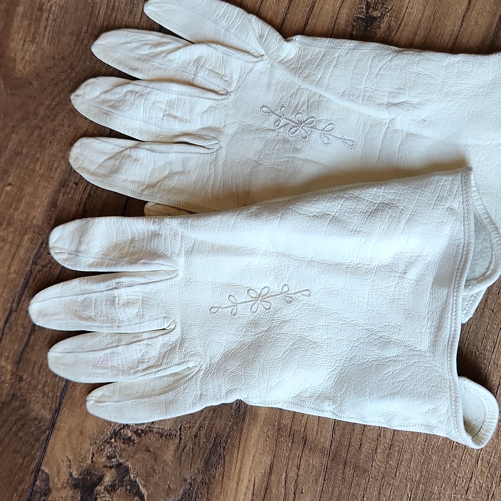 Vintage leather gloves